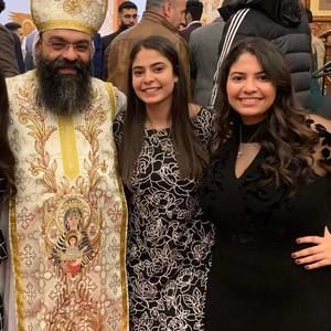 Meet your Posher, Mona